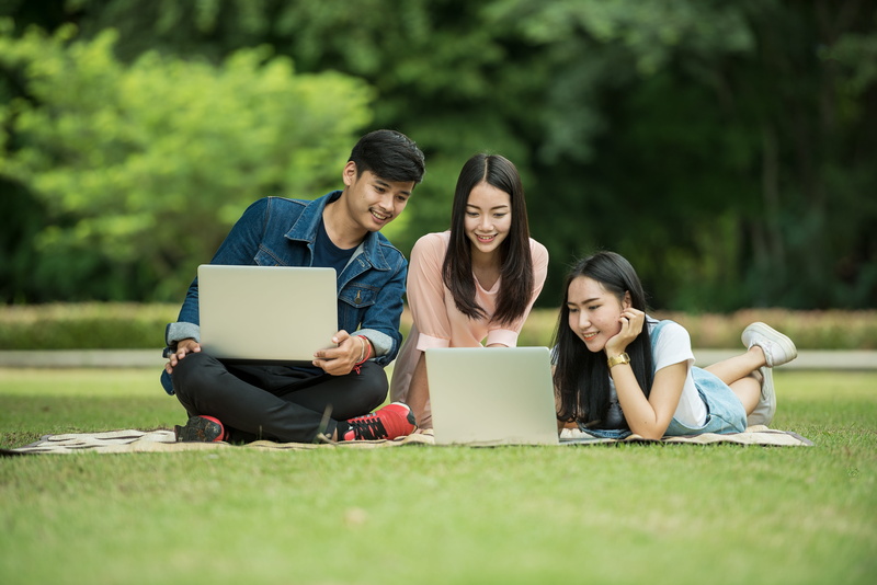plant, park, the computer, university student, the record books, women, asia, photography, communication, teamwork, lifestyle, people, computer, two, young women