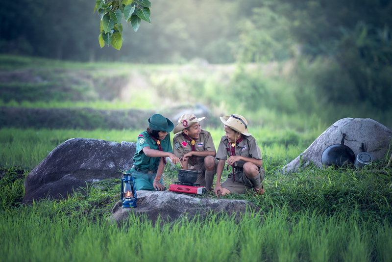 brother, preparation, girl, offspring, campfire, food, summer, outdoor, girls, at leisure, land, scout, camping, three, tour, people, young, childhood