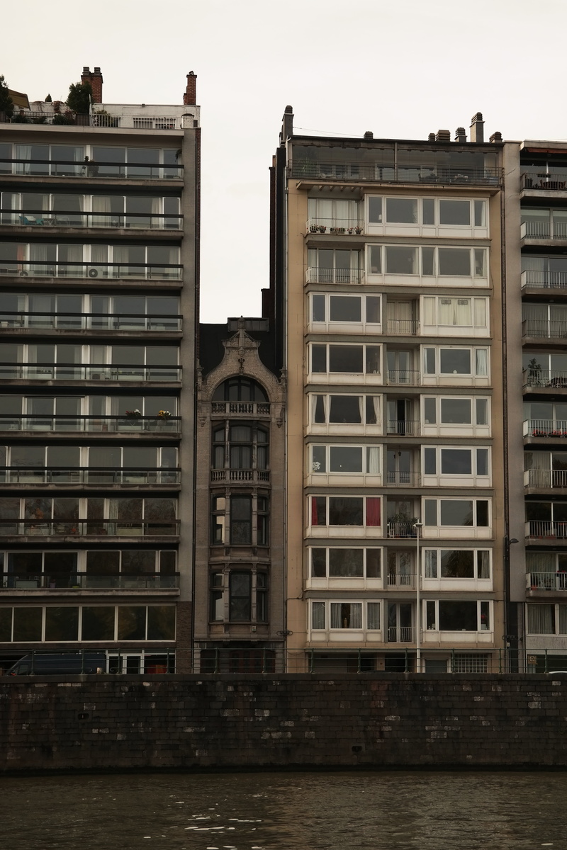 apartment, architecture, belgium, day, city, location, no people, built structure, maas, architectural, bowever, cramped, 4K, river, building, place, exterior