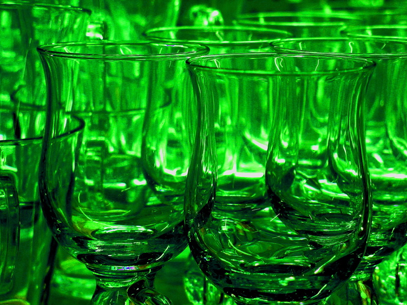 no people, solemnly, alcohol, teegläser, close-up, indoors, tee, group of objects, mirroring, liquid, shelf, green color, mojito, table, water, still life
