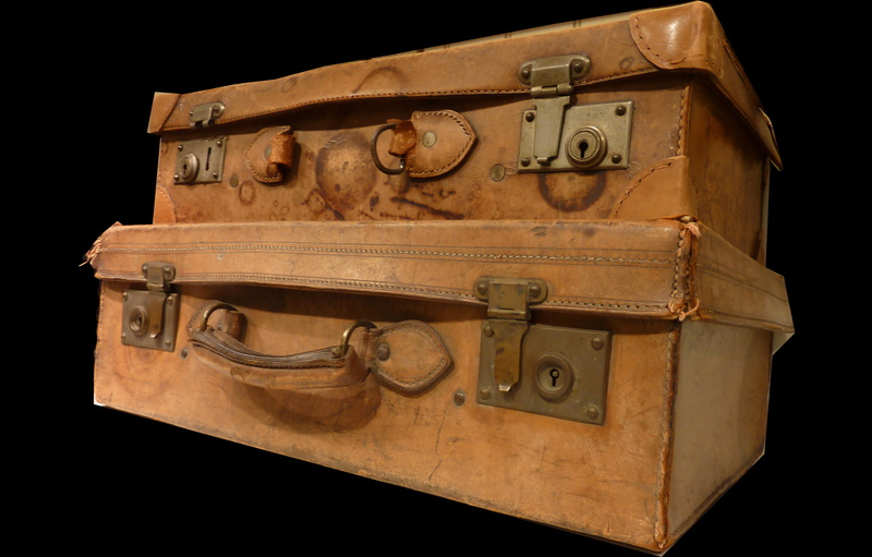 travel, the past, leather, piece of baggage, luggage, antique, go away, indoors, metal, architecture, single object, 2K, history, studio shot, no people
