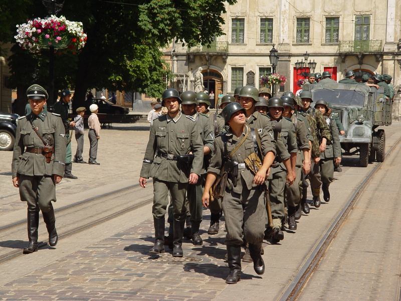 responsibility, fascism, war, clothing, movie, street, shooting, city, military, building exterior, group of people, sroy, real people, army soldier, armed forces