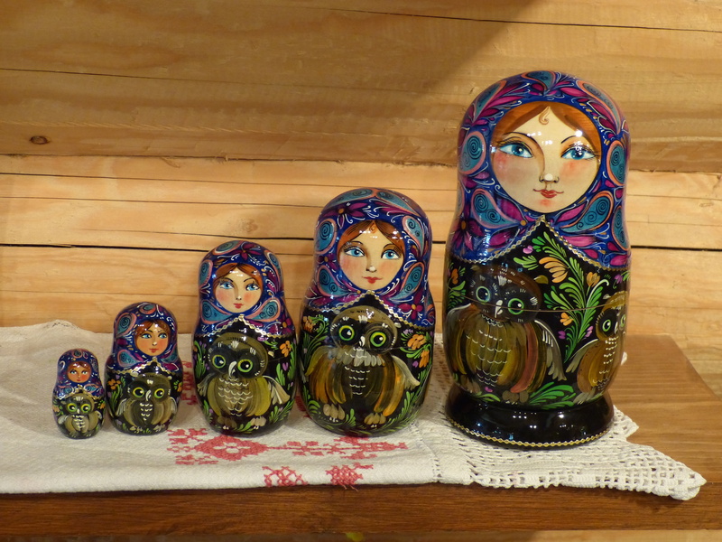 babuschka, wood - Material, tourism, flooring, indoors, cruise, craft, still life, female likeness, 4K, art and craft, artists, river cruise, pattern