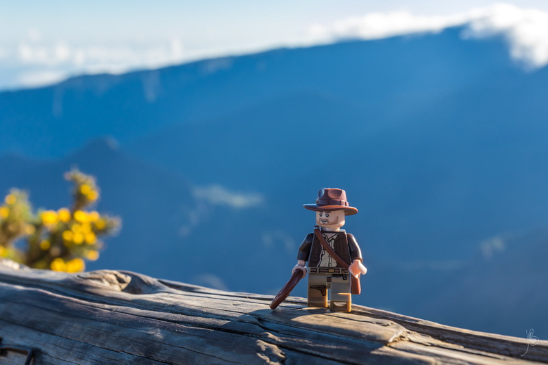 sunlight, focus on foreground, 1080P, sky, LEGO, nature, day, lifestyles, beauty in nature, toys, real people, young adult, leisure activity, one person