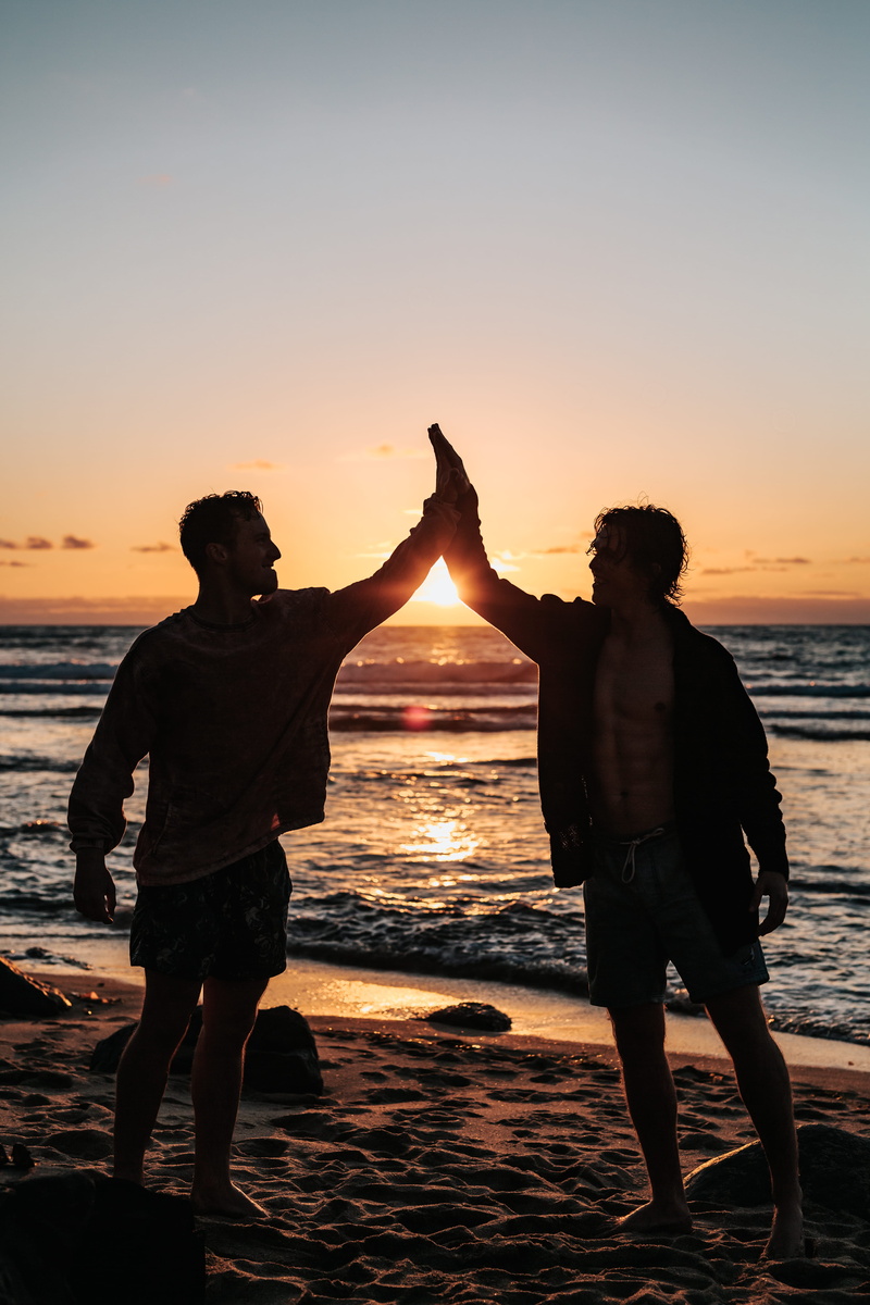 nature, water, two, silhouette, two people, sky, scenics - nature, shore, togetherness, real people, clapping, horizon over water, beach, orange color