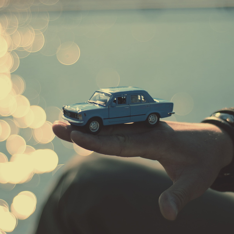 finger, land vehicle, focus, photography, person, transportation, people, men, one person, focus on foreground, leisure activity, old auto, auto, scale