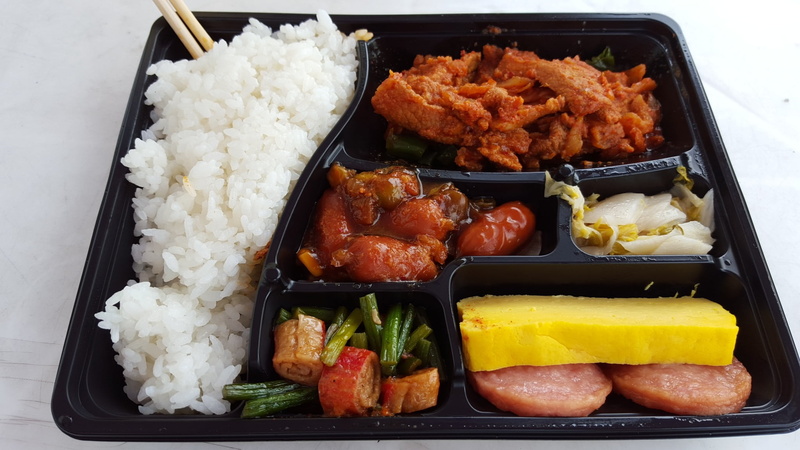 crockery, fried chicken, container, lunch, paiks lunch, 1080P, high angle view, lunch box, dish, freshness, variation, gourmet, vegetable, meal, chicken