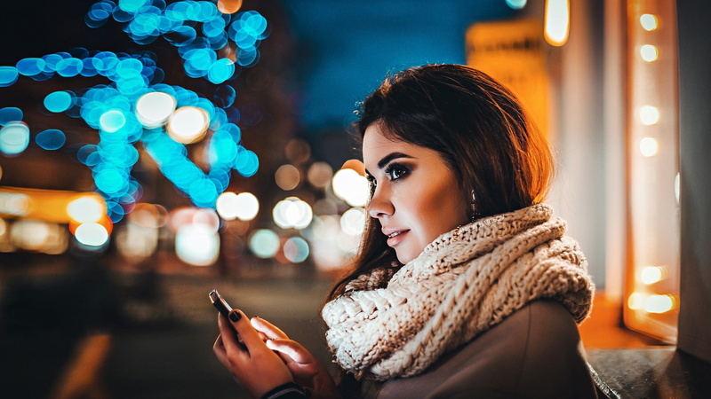 city, young adult, women outdoors, scarf, clothing, smart phone, Anna Lipchinskaya, brown eyes, depth of field, adult, wireless technology, brunette, painted nails