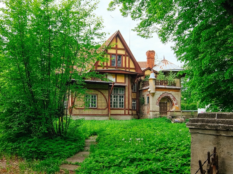no people, day, lush foliage, holmes, the destruction of, st petersburg russia, religion, building exterior, dacha hauswald, outdoors, 2K, building, sherlock