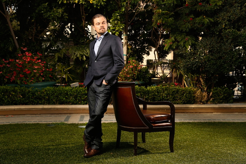 leisure activity, happiness, one Man Only, males, jacket, suit, well-dressed, tie, black, modern, looking At Camera, plant, leonardo dicaprio, white Collar Worker