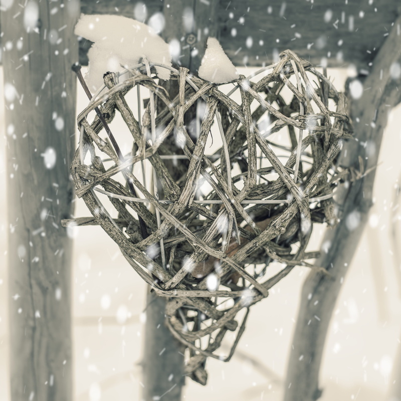christmas time, relationship end, close-up, metal, silver colored, cold, shiny, lonely, indoors, still life, mourning, large group of objects, 2K, falling