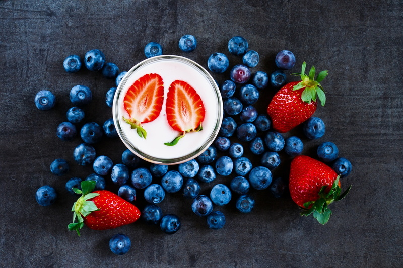 no people, blueberry, large group of objects, indoors, high angle view, berries, table, fruit, still life, breakfast, healthy eating, 2K, directly above