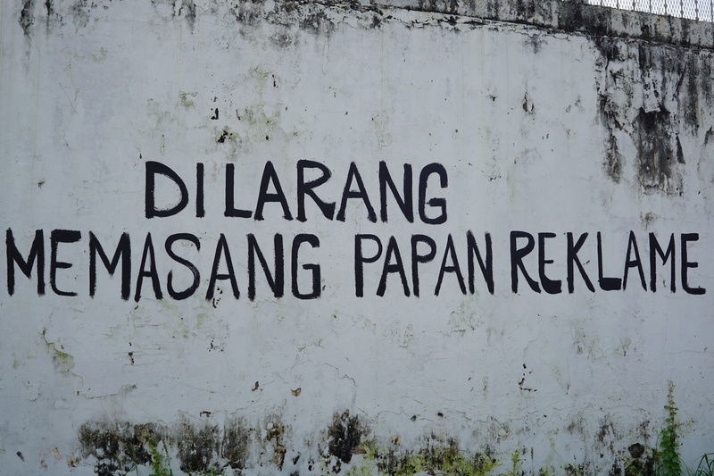 no people, bali, wall - building feature, day, tower, script, kerobokan, architecture, white, non-western script, 5K, wall smeared, information, graffiti