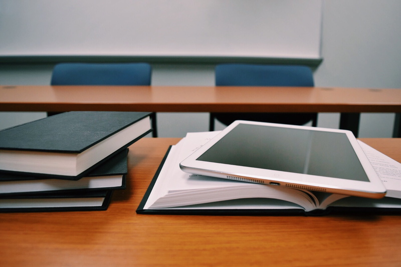 classroom, absence, books, wood - material, studying, no people, computer, technology, desk, office, table, laptop, bookshelf, publication, education, communication