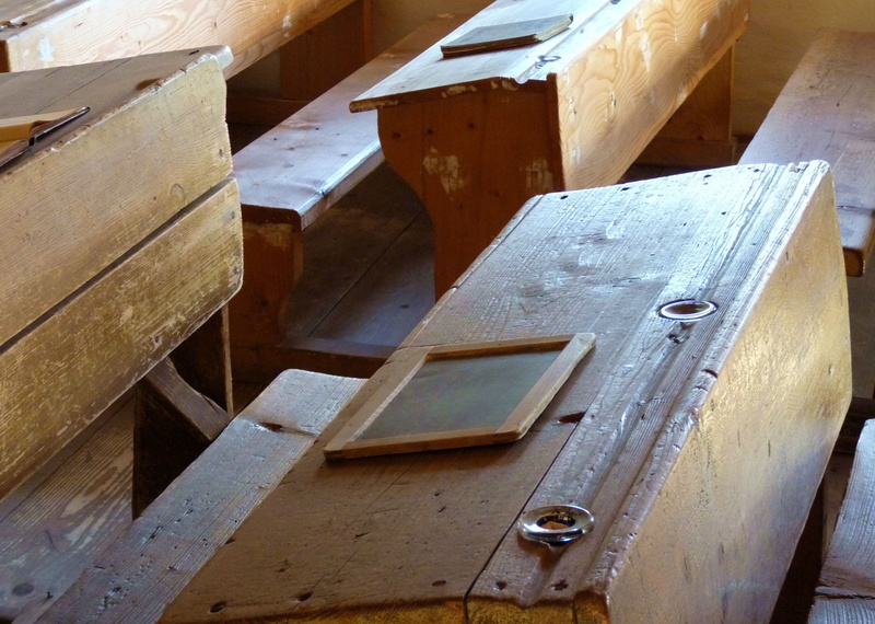 schulbank, bank, plank, stack, container, box - container, day, high angle view, table, freight transportation, full frame, outdoors, school desk, read