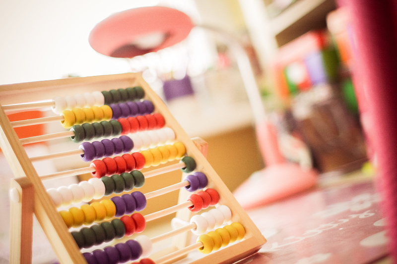 focus on foreground, order, 4K, Wooden, large group of objects, close-up, wood - Material, education, in a row, childhood, indoors, toy, counting, table