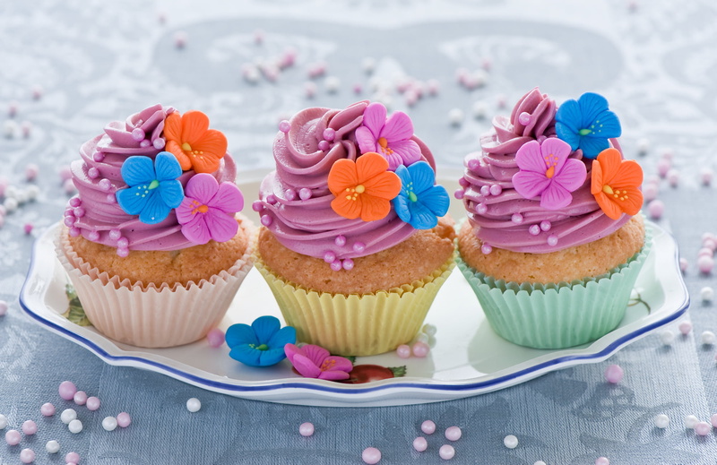 cake, cupcakes, dessert, floral, cupcake holder, decoration, Anna Verdina, day, flowers, table, close-up, sweet food, baked, color, temptation, no people