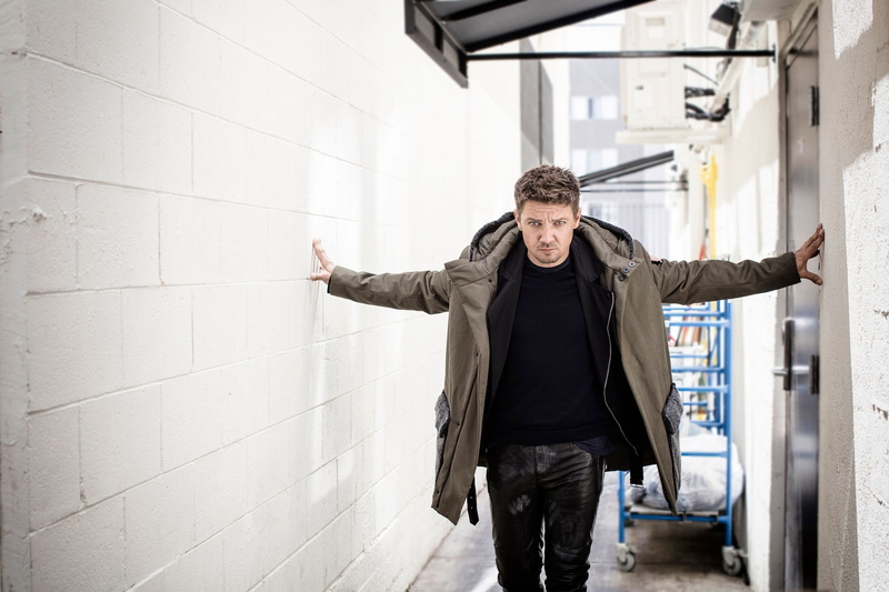 2016, corridor, pants, jacket, Sarah Dunn, truck, photoshoot, pose, 1080P, AugustMan, Jeremy Renner, actor, wall