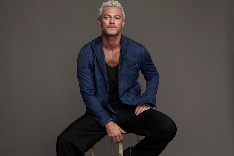 Blair Getz Mezibov, The Journal, 1080P, shirt, blonde, on the chair, Mr.Porter, photoshoot, background, pants, posing, Luke Evans, sitting, actor