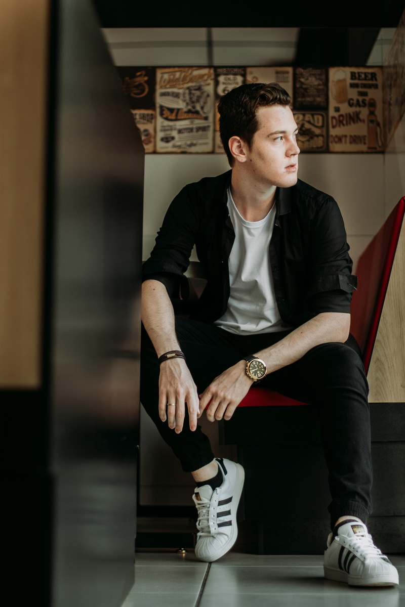 casual clothing, good-looking, superstar, depth of field, pose, young men, 4K, posture, young adult, looking away, facial expression, male, guy, front view