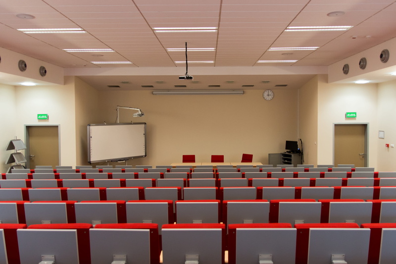 lectures, projection screen, audience, no people, architecture, table, the university, absence, education, 2K, lighting equipment, screen, chair, red