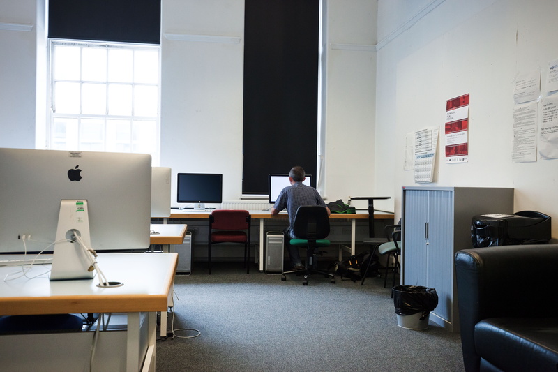 graphic studies, preparation, professor, seat, business, screens, monitor, real people, using, computer room, rear view, group, man, gray, teamwork, indoors