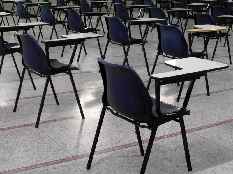 no people, alone, exam, sidewalk cafe, in a row, classroom, hall, business, examination, empty, group of objects, desks, table, architecture, 720P, inside
