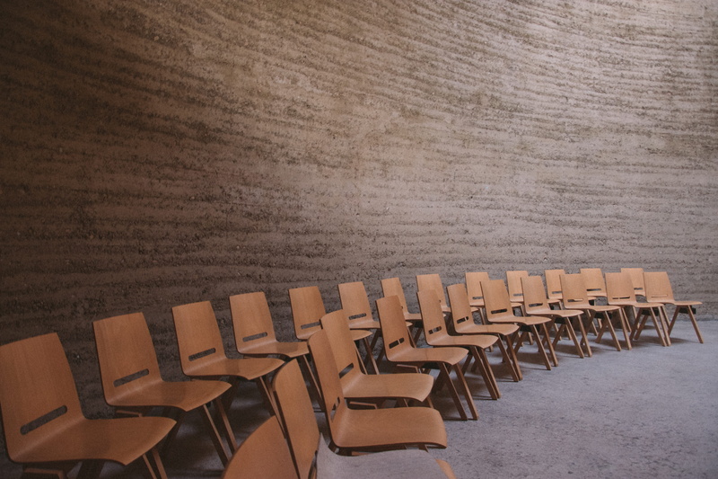desk, arrangement, lot, theater, chair, seat, side by side, copy space, repetition, wooden, auditorium, classroom, furniture, inside, room, table, brown