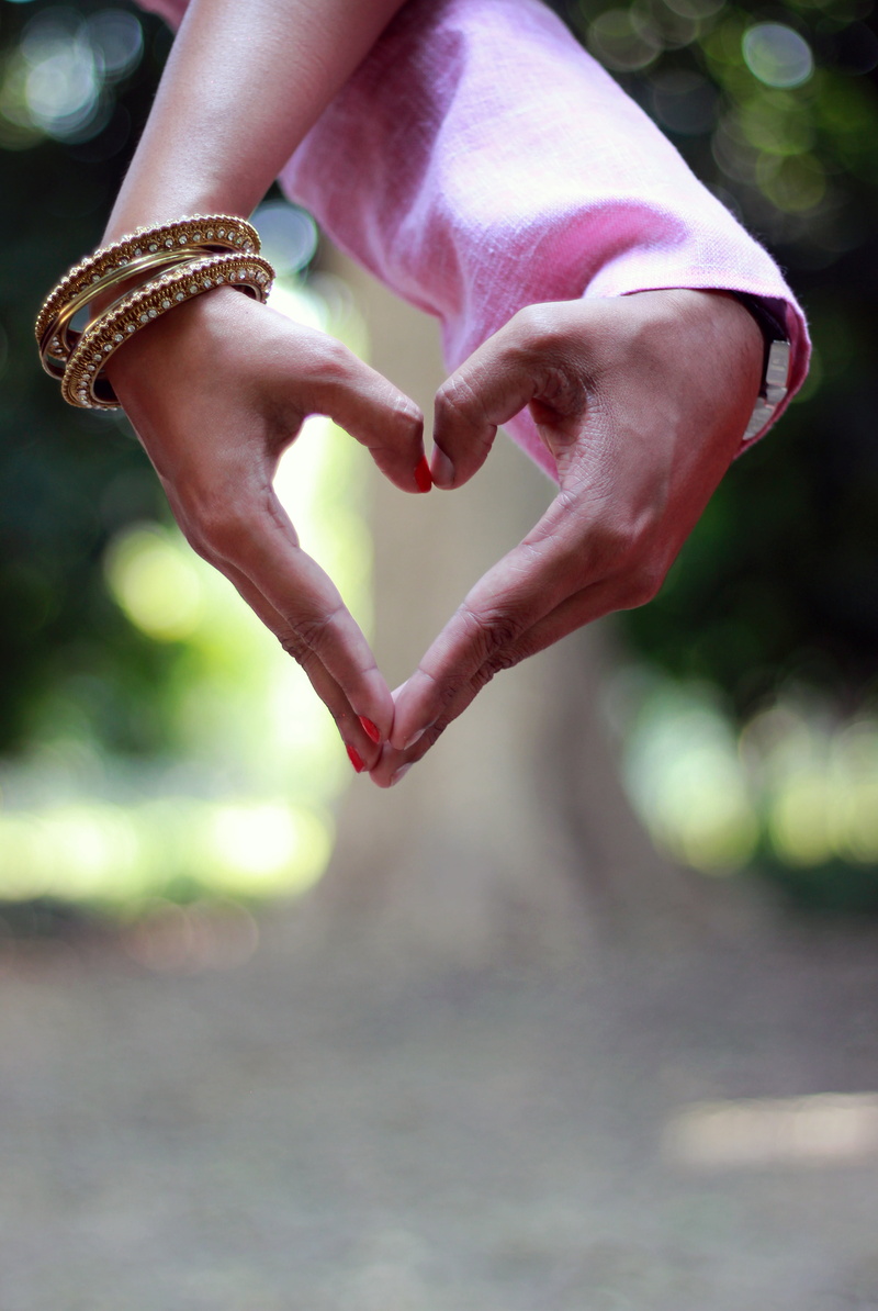 motion, hand, women, only you, adult, finger, happiness, hands, lifestyles, forming, together, design, one woman only, love you, people, gesture, love is in the air