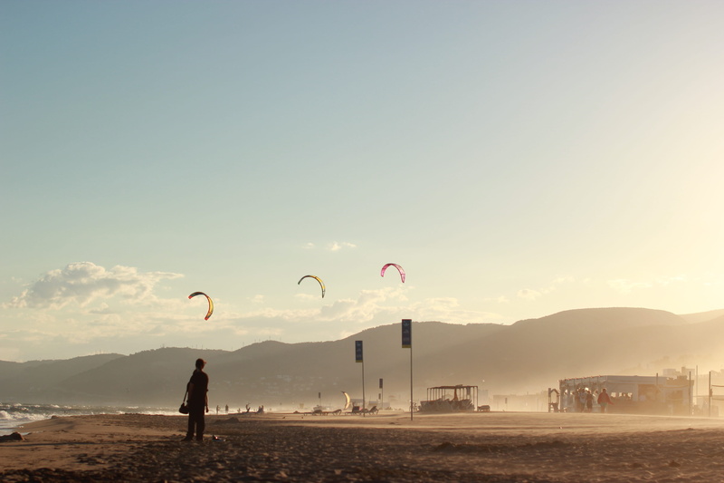 real people, one person, kitesurf, parachute, adventure, sky, sport, extreme sports, positive, sunlight, nature, kite, flying, surf, mountain, copy space