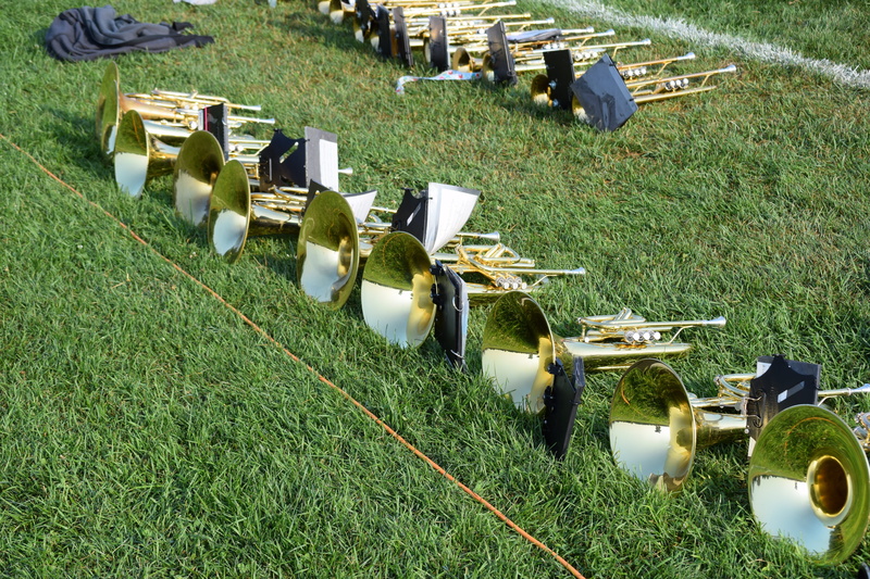 trumpet, jazz, trombone, Brass, Music, perform, equipment, green color, artistic, Band, play, outdoors, high angle view, park - man made space, tone, land