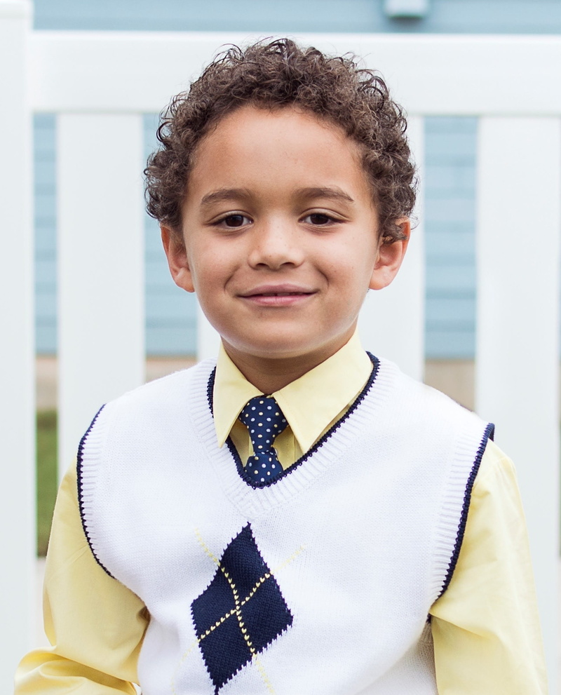 elementary Student, vest, men, smiling, elementary Age, cheerful, front view, fence, looking At Camera, standing, girls, children Only, 1080P, focus on foreground