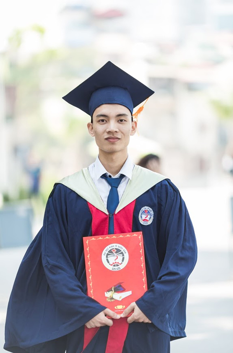 pride, looking at camera, graduation, happiness, education, smiling, young adult, achievement, student, focus on foreground, toga, holding, man, gown, academic degree