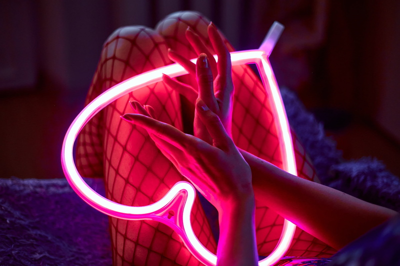 2K, Valeriya Ranevskaya, Mikhail Shvetsov, neon