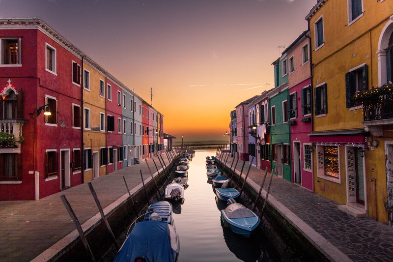 boats, europe, travel Destinations, 5K, venice - Italy, residential district, venice, body, outdoors, dusk, nature, travel, in a row, Sunset, mode of transportation