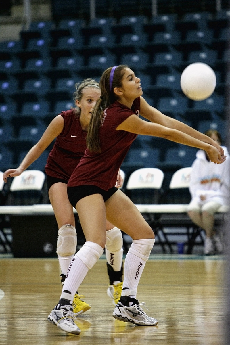 match, arena, indoors, competition, lifestyles, leisure activity, game, volley, sport, competitor, full length, female, people, ball, uniform, young women