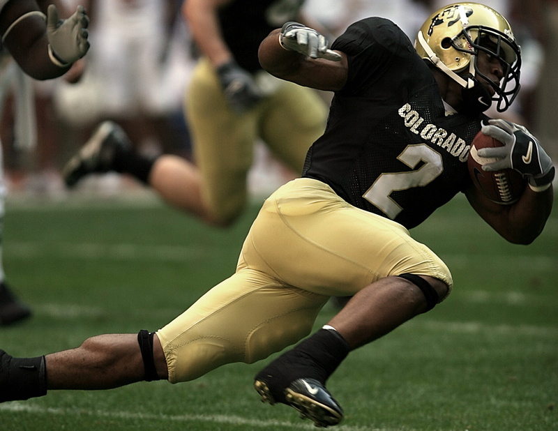 determination, play, player, action, active, football field, college, competitor, american football, adult, focus on foreground, effort, ball carrier, helmet
