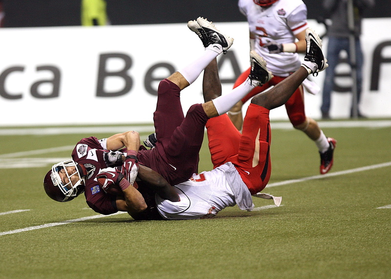 american football player, championship, turf, 1080P, tackling, sports team, ball, action, activity, football team, game, people, vanier cup, player, professional sport
