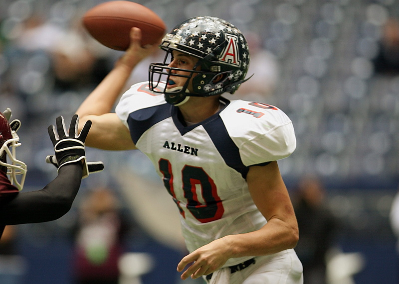 teen, motion, outdoors, teenager, american football - ball, throwing, male, effort, headwear, men, determination, gridiron, three quarter length, action