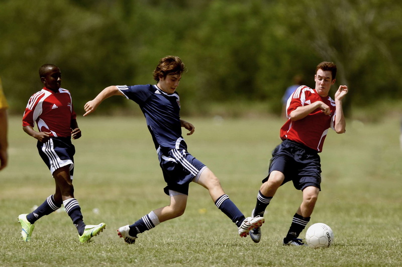play, sportsman, clothing, men, action, soccer player, kicking, athletes, blur, enjoyment, soc, football field, full length, match - sport, funny, leisure