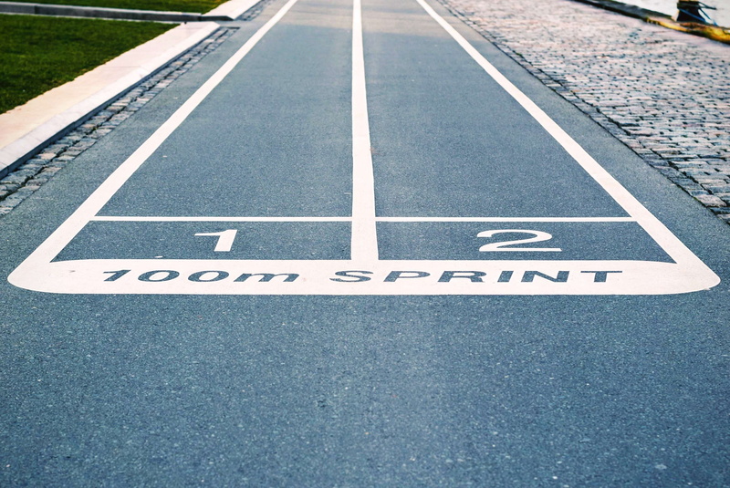 road, sprint, direction, city, start, road marking, 2K, goal, sport, the way forward, transportation, dividing line, high angle view, no people, day, symbol