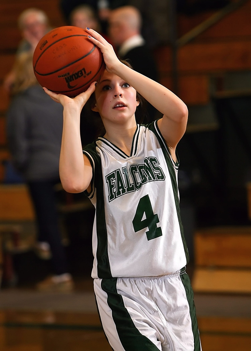 team sport, waist up, 1080P, basketball - ball, basketball player, holding, child, basketball uniform, high school, youth, competition, teen, focus on foreground