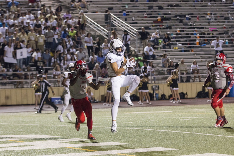 football, opponent, offence, cooperation, uniform, outdoors, crowd, architecture, people, defence, helmet, day, man, full length, real people, nfl, action