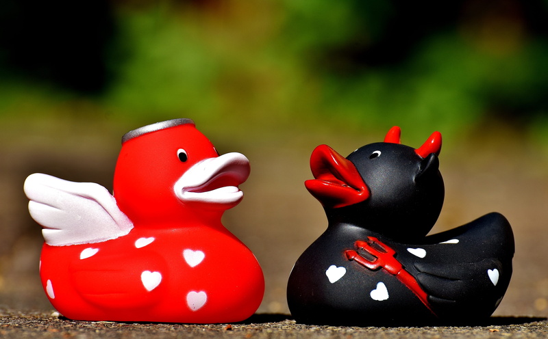 surface, 5K, brown, still life, craft, red, Angel, ducks, two, toy, art and craft, table, human representation, focus on foreground, quietscheenten, cute