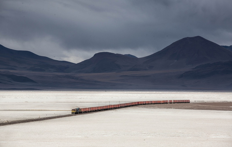 train, desert, clouds, 720P, diesel locomotive, mountains, alone, landscape, sand, storm, photography, coach