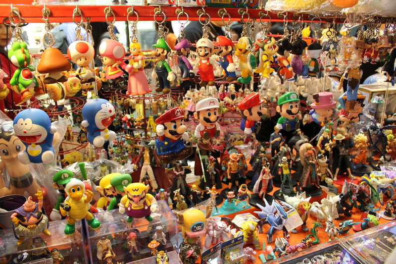 arrangement, figurine, art and craft, lot, market stall, street vendor, large group of objects, outdoors, keychain, seoul, for sale, retail, choice, store