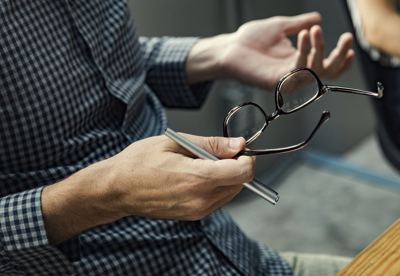 busy, business person, business, strategy, men, communication, businessman, corporate, hand, career, males, table, team, human hand, holding, leisure, ideas