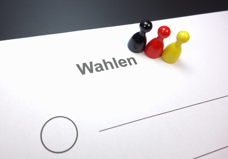 select, three, multi colored, table, white color, box, yellow, paper, Choice, ankreuzen, no People, Ballot Paper, vote, sport, list, white background, western script