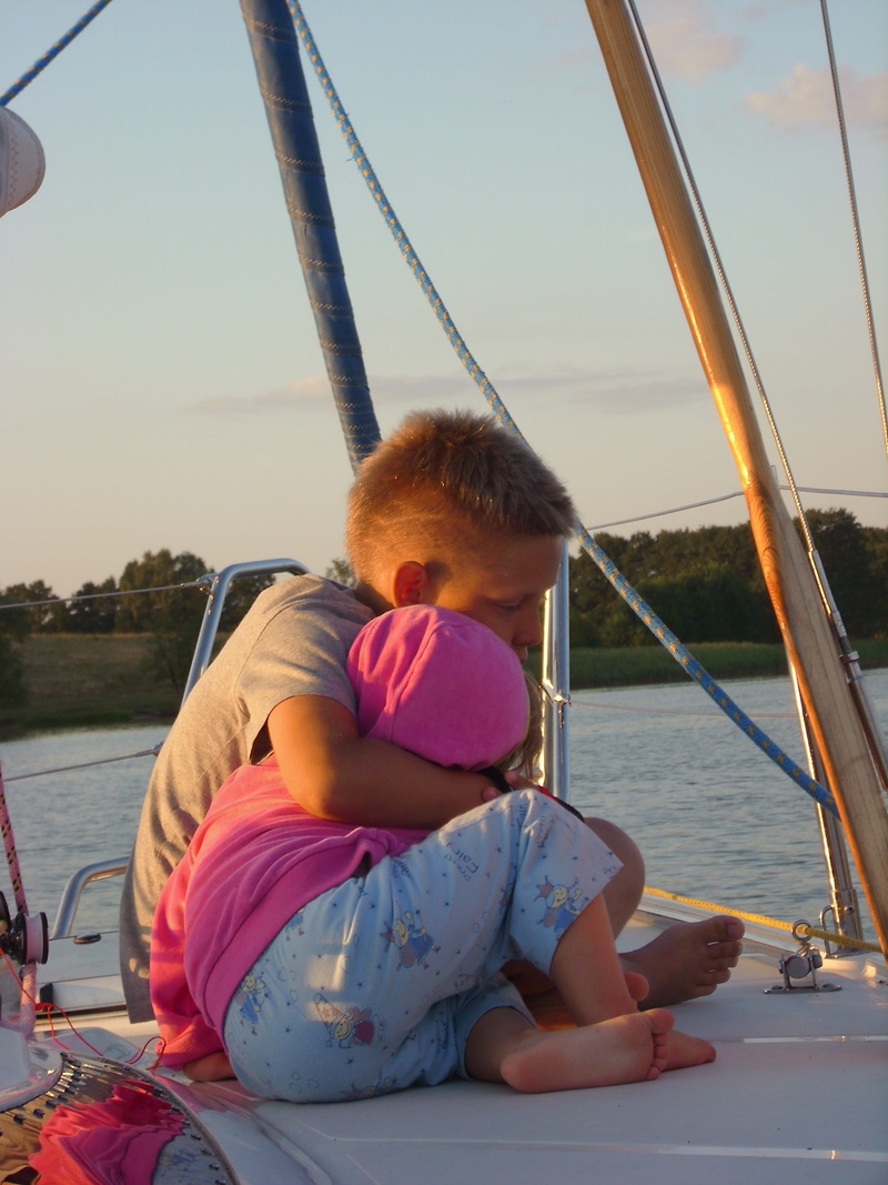 sunset, casual clothing, 2K, full length, water, leisure activity, Yacht, dreams, one person, Lake, Children, siblings, relaxation, family, the little girl