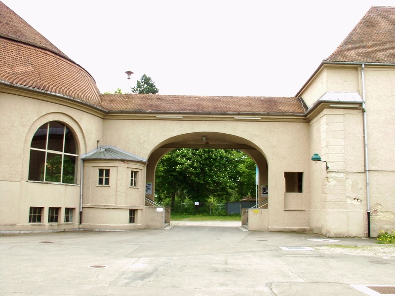 clear sky, tree, the past, arch, history, built structure, museum of industry, 2K, architecture, historic preservation, day, nature, sky, building, courtyard